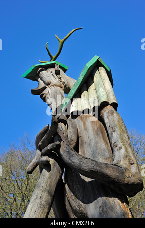 'Ancien Forester II', une sculpture de David Kemp, 1995. Grizedale Forest Park, Parc National de Lake District, Cumbria. Banque D'Images