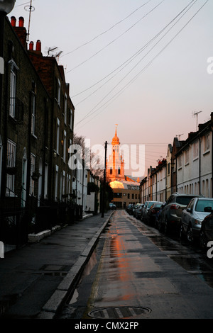 Jusqu'à Straightsmouth à a sunlit St Alfege church, Greenwich, London, UK Banque D'Images