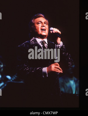 ENGELBERT HUMPERDINCK (Gerry Dorsey) UK singer en février 1998. Banque D'Images