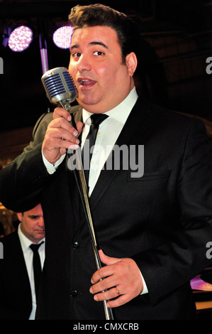 Portugal, Lisbonne : chanteur Marco Antonio de la nostalgie du Rock'n Roll groupe 'Lucky' Duckies durant un spectacle au BTL 2012 Banque D'Images