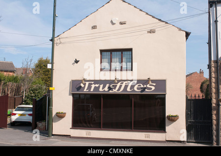 Kippax High Street ; entreprises Banque D'Images