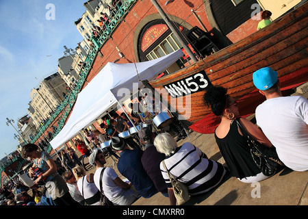 Amuseurs de rue à Brighton, Sussex, Angleterre Banque D'Images