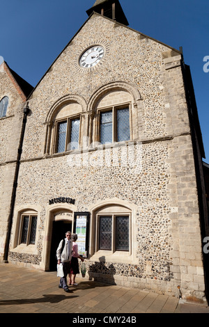 Les gens de l'extérieur Moyses Hall Museum, Bury St Edmunds, Suffolk, UK Banque D'Images