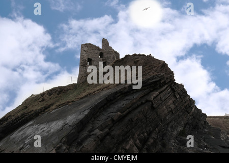 Ballybunion château sur les rochers de la côte ouest de l'Irlande Banque D'Images