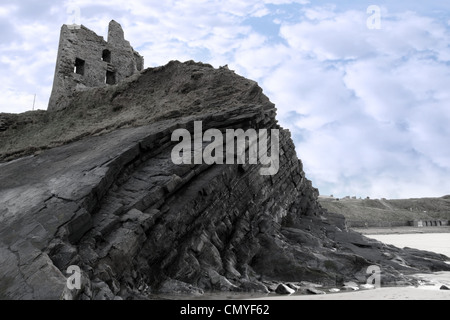 Ballybunion château sur les rochers de la côte ouest de l'Irlande Banque D'Images