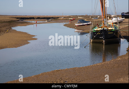 Barge à Junon à marée basse, Blakeney, North Norfolk, Angleterre Banque D'Images