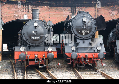 Locomotives à vapeur allemand à Hilbersdorf Hangar à vapeur près de Chemnitz, Allemagne Banque D'Images