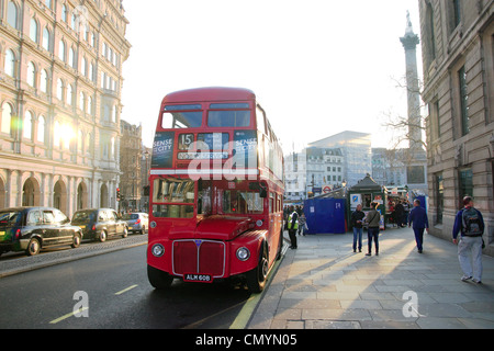 AEC Routemaster Bus (non' 2060) The Strand, Londres, Angleterre. Banque D'Images