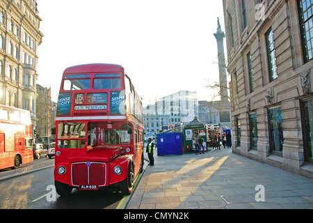 AEC Routemaster Bus (non' 2060) The Strand, Londres, Angleterre. Banque D'Images