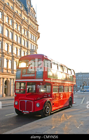 AEC Routemaster Bus (non' 2060) The Strand, Londres, Angleterre. Banque D'Images