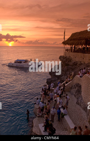 La Jamaïque Negril Rick's Cafe bar en plein air au coucher du soleil Vue Banque D'Images