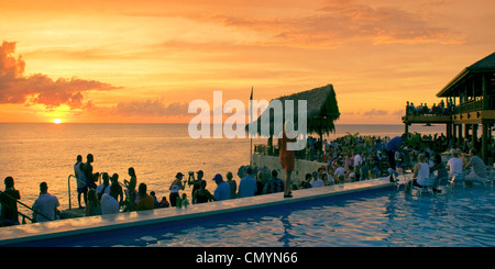 La Jamaïque Negril Ricks Cafe bar en plein air au coucher du soleil Vue Banque D'Images