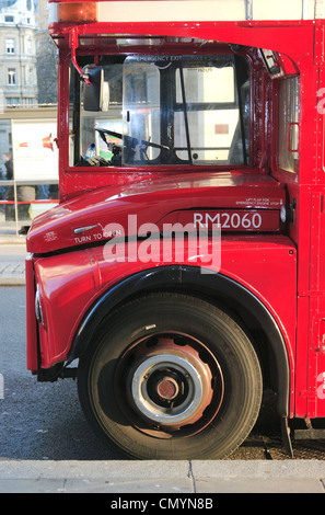 AEC Routemaster Bus (non' 2060) The Strand, Londres, Angleterre. Banque D'Images