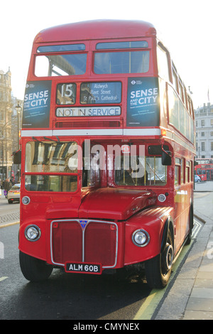 AEC Routemaster Bus (non' 2060) The Strand, Londres, Angleterre. Banque D'Images