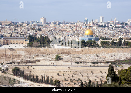 Vue depuis la montagne des oliviers sur le dôme du Rocher à Jérusalem, Israël Banque D'Images