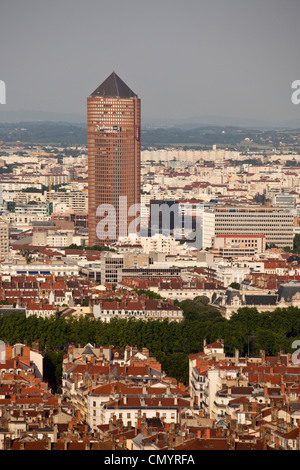 Vue panoramique à partir de la vue de Notre Dame de la colline de Fourvière, Tour du Crédit Lyonnais, tour, Lyon, Rhône-Alpes, France Banque D'Images