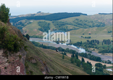 Parapentiste au Te Mata peak, près de Havelock North dans la région de Hawkes Bay en Nouvelle-Zélande. Banque D'Images