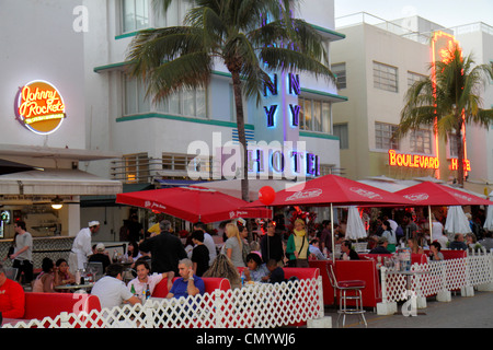 Miami Beach Florida, Ocean Drive, quartier historique art déco, hôtels, restaurant restaurants repas cafés, terrasse extérieure des tables, ummbr Banque D'Images