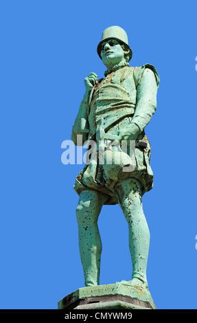 Bruxelles, Belgique. Place du Petit Sablon. L'un de 48 statues représentant les professions anciennes. Chaudronnier Banque D'Images