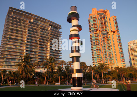 Miami Beach Florida,South Pointe Park,point,Tobias Rehberger Obsteinate phare,art,artiste,installation,Portofino Tower,Apogee,condominiums Banque D'Images