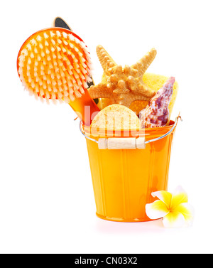 Toilette isolé sur fond blanc avec fleur de frangipanier et d'étoiles, des soins de santé et de spa concept Banque D'Images