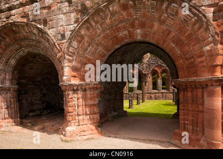 UK, Cumbria, Barrow in Furness, l''Abbaye de Furness, portes cintrées Ruines Monastère Cistercien Banque D'Images