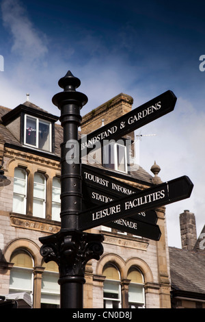 UK, Cumbria, Grange Over Sands, informations touristiques sur panneau Banque D'Images