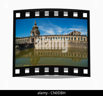 Film fixe : vue sur la porte de la Couronne à douves Zwinger, Dresde, Saxe, Allemagne, Europe Banque D'Images