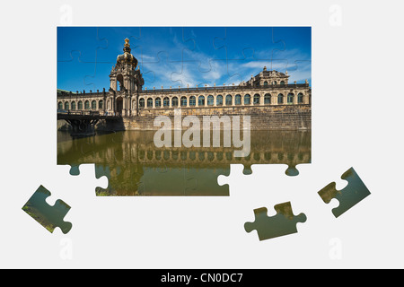 Puzzle : vue sur la porte de la Couronne à douves Zwinger, Dresde, Saxe, Allemagne, Europe Banque D'Images