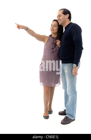 Couple avec femme pleine longueur de pointage isolé sur fond blanc Banque D'Images