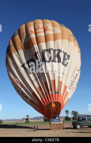 Préparation de montgolfière à Marrakech Banque D'Images