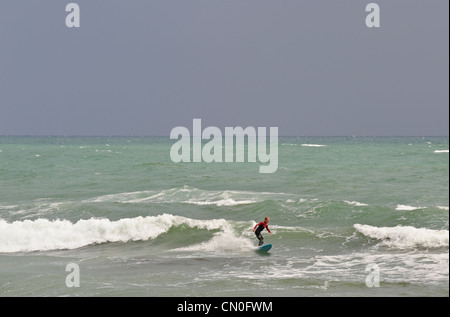 Surf à Garrettstown, West Cork, République d'Irlande Banque D'Images