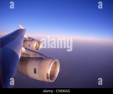 Voir l'aile de moteurs et de l'intérieur de Boeing 747-400 Banque D'Images