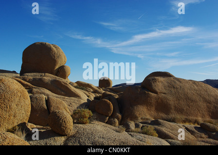 La lumière du soleil tôt le matin sur les rochers, Joshua Tree National Park, Californie Banque D'Images