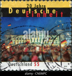 Un timbre imprimé en Allemagne, est consacré au 20e anniversaire de la réunification de l'Allemagne, vers 2010 Banque D'Images