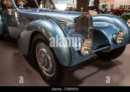 Le 1936 Bugatti Type 57 SC Atlantic au Mullin Museum Oxnard en Californie. L'une des trois voitures construites avec seulement deux Banque D'Images