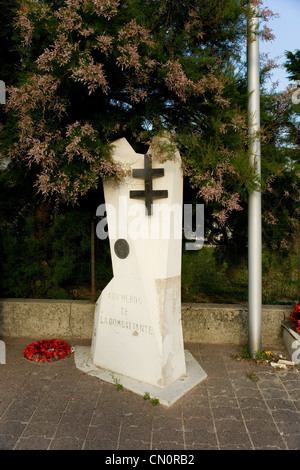 Monument à la mémoire du navire qui amena le retour du Général de Gaulle à Courseulles sur Mer en Normandie Banque D'Images