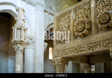 Italie Abruzzes, province de L'Aquila San Valentino in Abruzzo Citeriore, la basilique de S.Clemente Pulpit Banque D'Images