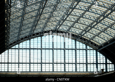 Gare de St Pancras, toit à Londres Banque D'Images