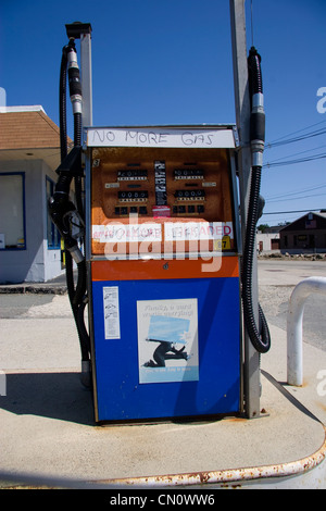 Ancienne station-service de pompe avec 'non plus de gaz' écrit dessus Banque D'Images