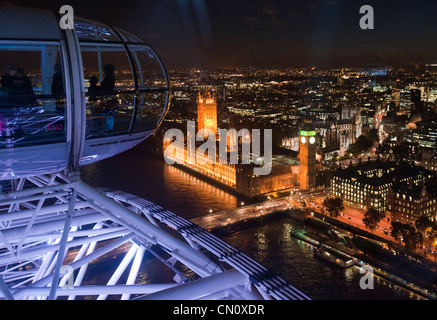 Big Ben près de Tamise vu de la grande roue London Eye à Londres, Angleterre, le 4 novembre 2009. (Adrien Veczan) Banque D'Images