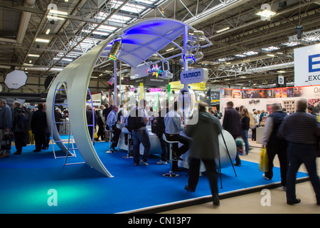 La foule des amateurs de photographie à l'appareil photo à mise au point show à Birmingham NEC exhibition hall Mars 2012 Angleterre Banque D'Images