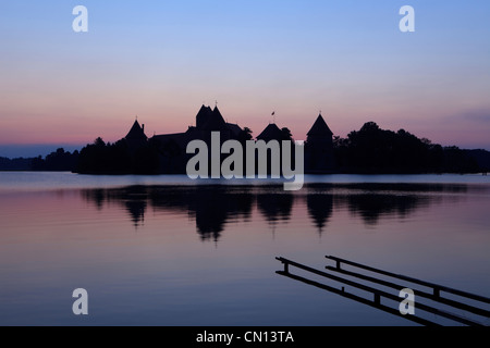 L'île de Trakai Castle sur les rives du lac Galvé à Trakai, Lituanie Banque D'Images