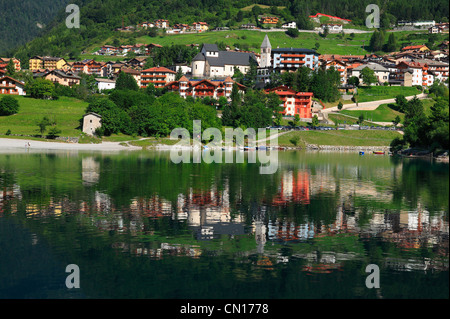 L'Italie, Trentin-Haut-Adige, Dolomites, groupe de Brenta, Molveno Banque D'Images