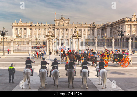 Madrid, Espagne. Coach d'un ambassadeur en Espagne au Palais Royal pour la cérémonie de présentation des lettres de créance Banque D'Images