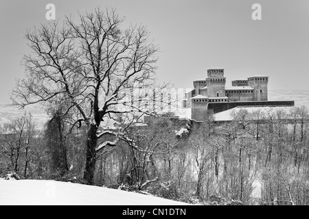 Le château de Torrechiara couvertes de neige, Emilia-Romagna, Italie Banque D'Images