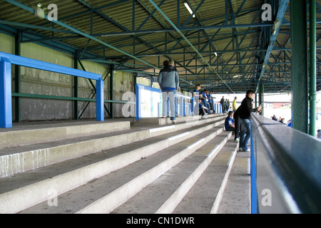 Terrasses vides et stand à Chesterfield Football Club - Saltergate Banque D'Images