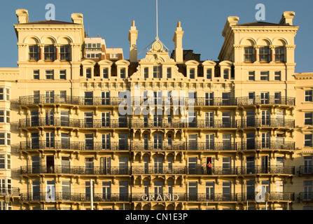 Du très grand hôtel façade sur le front de mer de Brighton. Banque D'Images