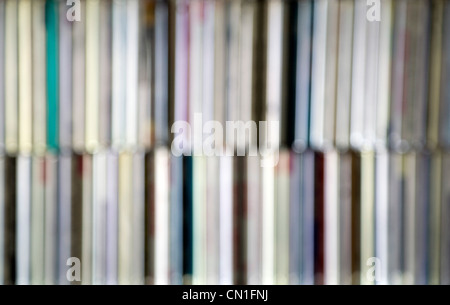 CD Collection floue sur des étagères Banque D'Images