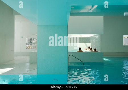 France, Seine Maritime, Le Havre, la piscine les Bains des Docks conçu par l'architecte Jean Nouvel Banque D'Images